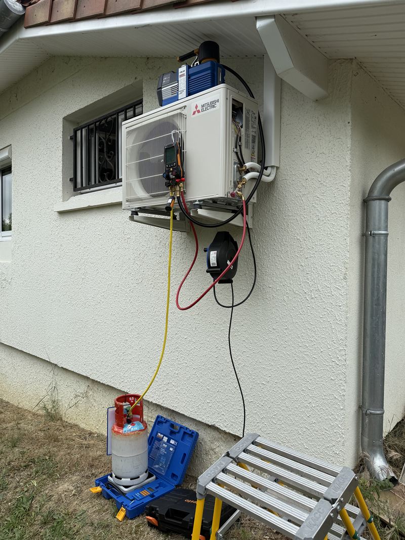 Installation de climatisation mono-split Mitsubishi Electric à Deyme (31450) par Climatise31 — photo 1