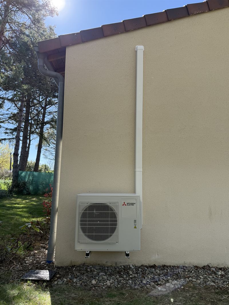 Installation de climatisation tri-split Mitsubishi Electric à Baziège (31450) par Climatise31 — photo 1